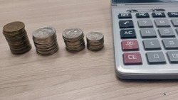 Сотрудники налоговой службы напомнили чернянцам о сроках уплаты налога на доходы физических лиц