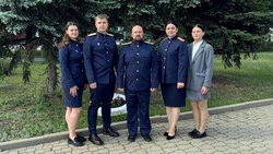 Руководитель Новооскольского отдела СУ СК РФ Дмитрий Агафонов поздравил коллег с праздником