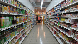 Предприниматель из Чернянки допустил нарушения безопасности пищевых продуктов в магазине