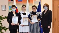 Чернянские школьники получили награды за олимпиаду по избирательному праву