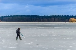 Чернянские сотрудники МЧС предупредили об опасности тонкого льда