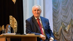 Андрей Кулабухов презентовал свою книгу «Служение делу, на благо людям» в чернянском ЦКР