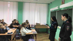 Чернянские правоохранители провели для школьников социальную акцию в День Героев Отечества