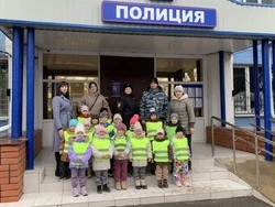 Воспитанники детского сада «Россияночка» из Чернянки активно знакомятся с профессией полицейского
