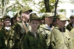 Курсанты-девушки проходят обучение в Ольшанке на военно-исторических сборах «Армата»
