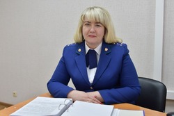 Портрет помощника прокурора Чернянского района Елены Писаревской украсил в 2022 году Доску почёта
