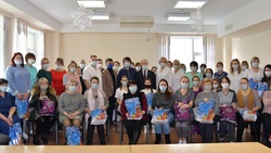 Чернянские медики получили подарки к Новому году