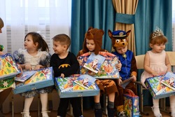 Глава администрации района Татьяна Круглякова поздравила с Новым годом детсадовцев из Орлика