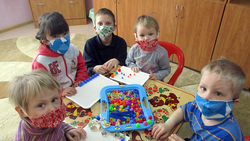 Культработники из Чернянки передали центру социальной помощи «Семья» защитные маски