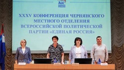 Татьяна Круглякова вручила более 20 партбилетов жителям Чернянки